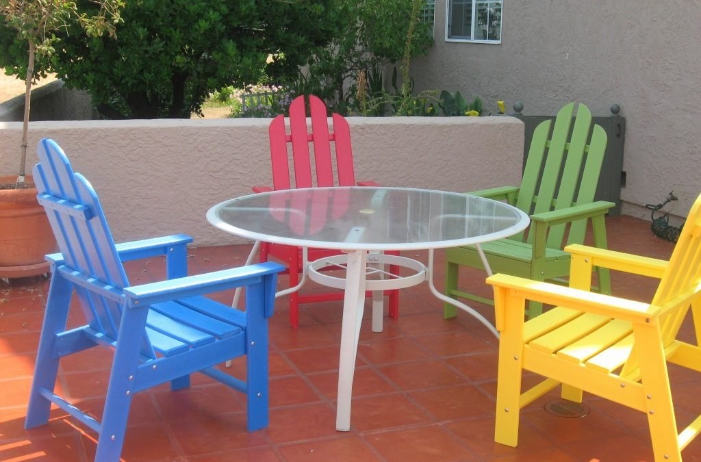 5 Best Outdoor Plastic Chairs to Decorate Your Lawn Beautifully
